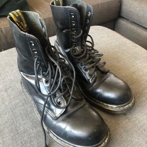 Dr. Martens steel toe boots💘